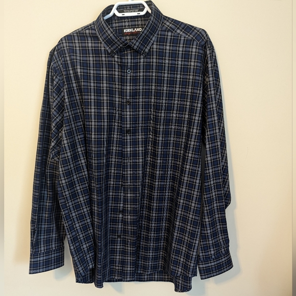 Kirkland Signature Men's Button Down Shirt - Picture 1 of 4
